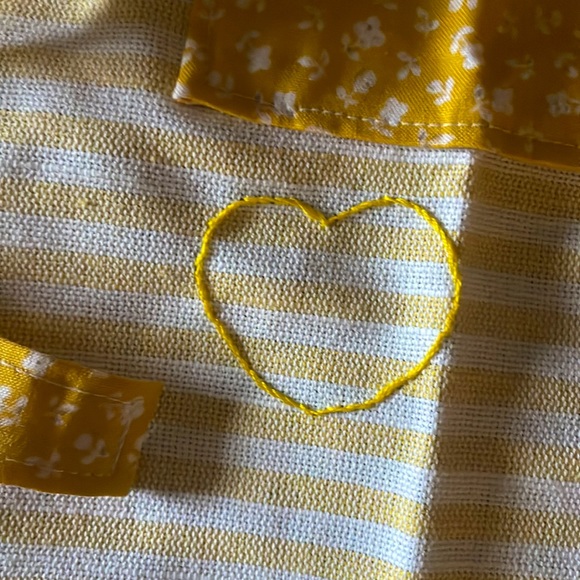 Yellow Handmade Buttercup Apron 💐 - Picture 7 of 10